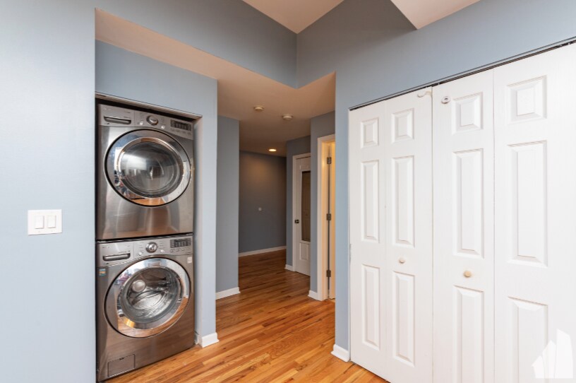 Building Photo - 2356 N Elston Ct