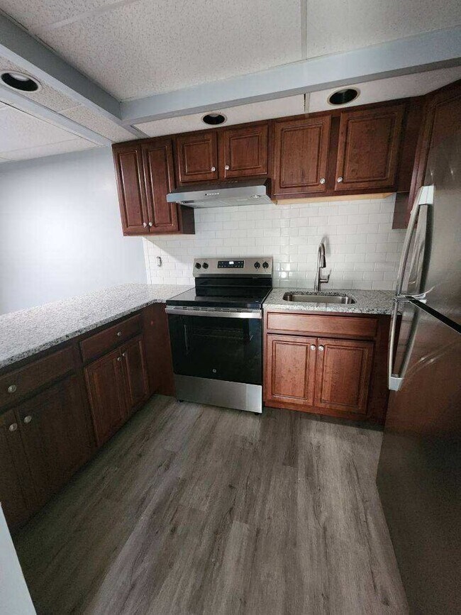 Building Photo - Renovated 1-Bedroom Apartment in Troy – Pe...