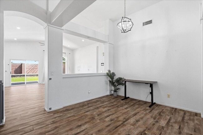 Building Photo - 4414 E Villa Rita Dr