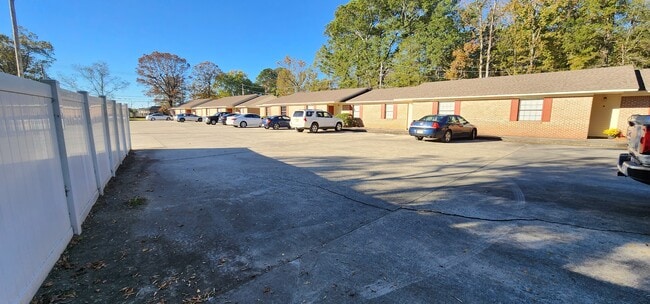 Building Photo - 1535 Warnke Rd NW