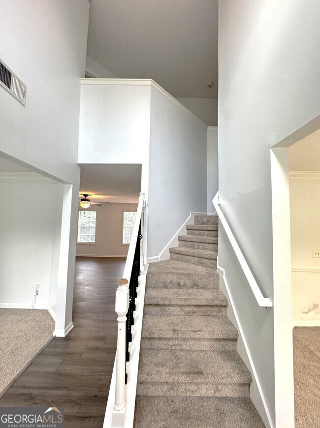 Building Photo - 2121 Silva Ct
