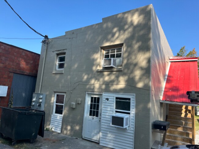 Primary Photo - 109 N Cannon Dr