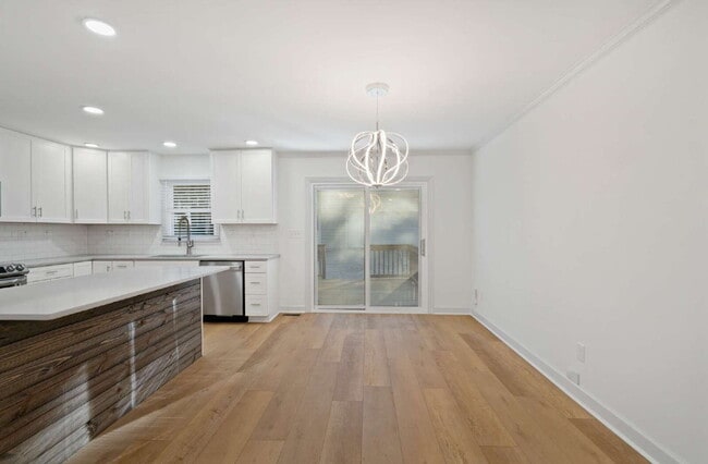 Building Photo - Updated 3-Bed Ranch w/ Modern Touches in D...