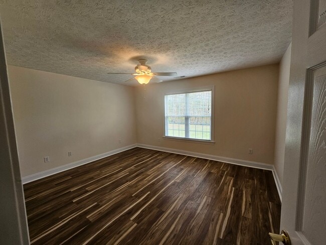 Building Photo - Beautiful 3 bedroom, 2 bath duplex with two car garage. - NO PETS