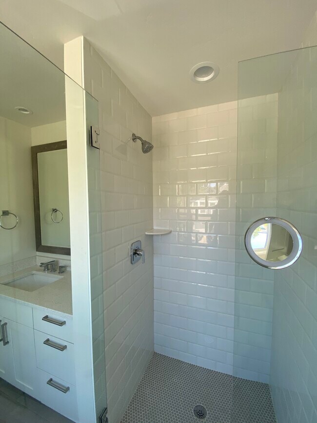 Building Photo - 530 Craftsman Way