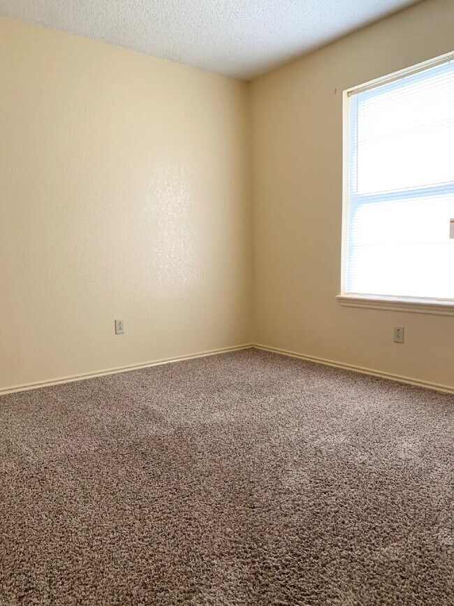 Primary Photo - 2 Bedroom, 1 Bathroom Duplex