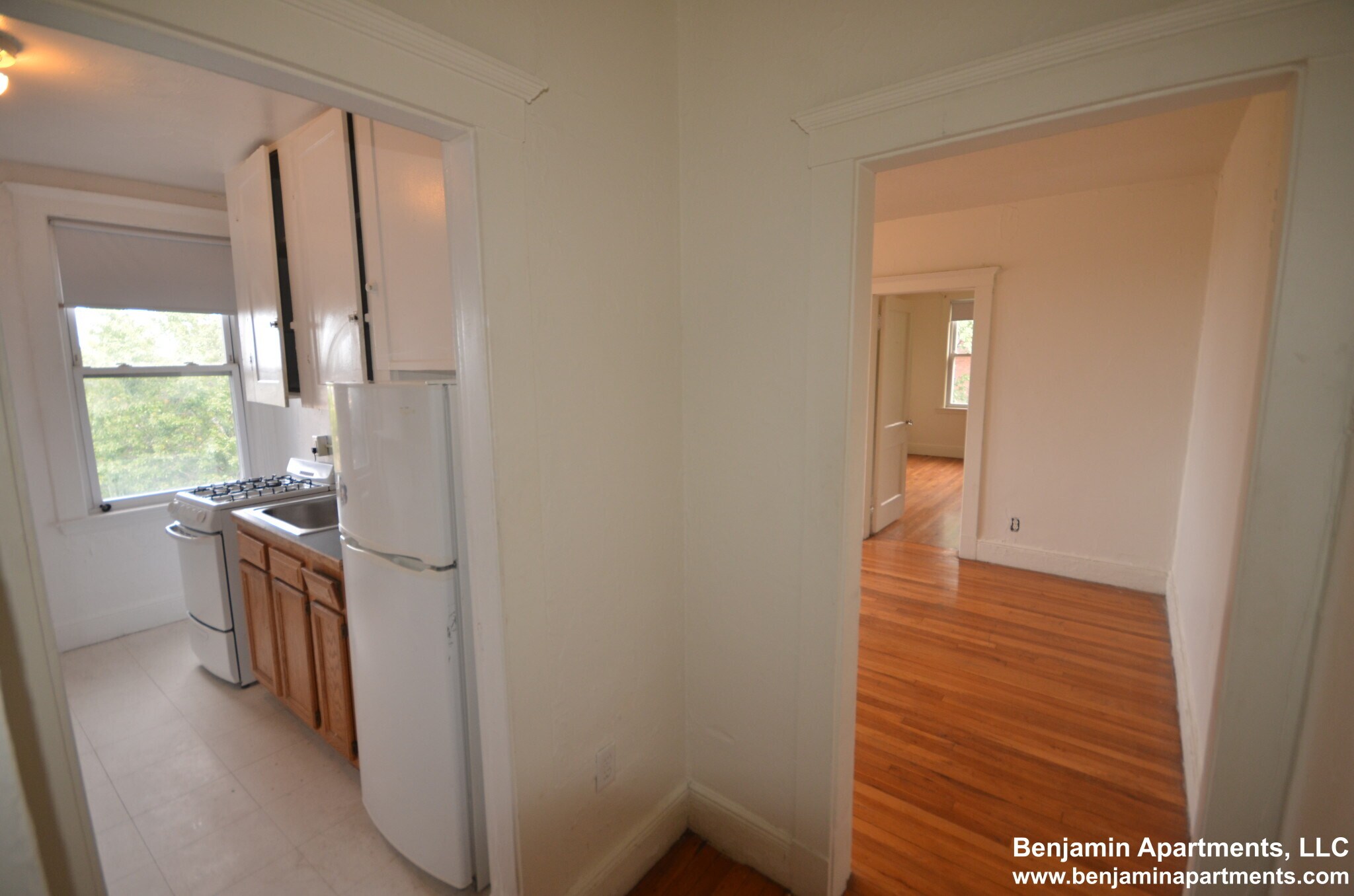 Building Photo - 1626 Comm.Ave Unit 12