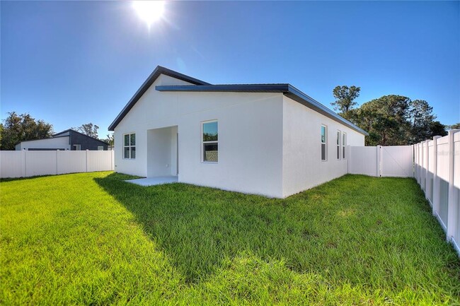 Building Photo - 330 Royal Palm Wy