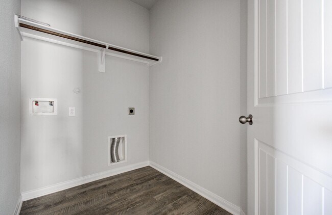 Building Photo - 2009 Cedar Br Dr