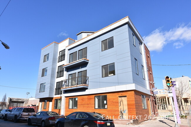 Building Photo - Luxury 2BR/2BA  unit with Large Roof deck!...