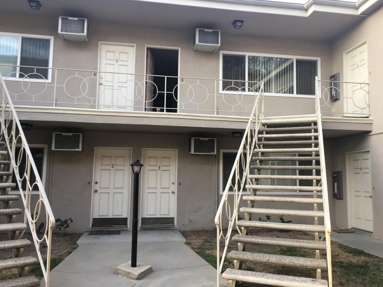 Building Photo - 454 S Oak Knoll Ave