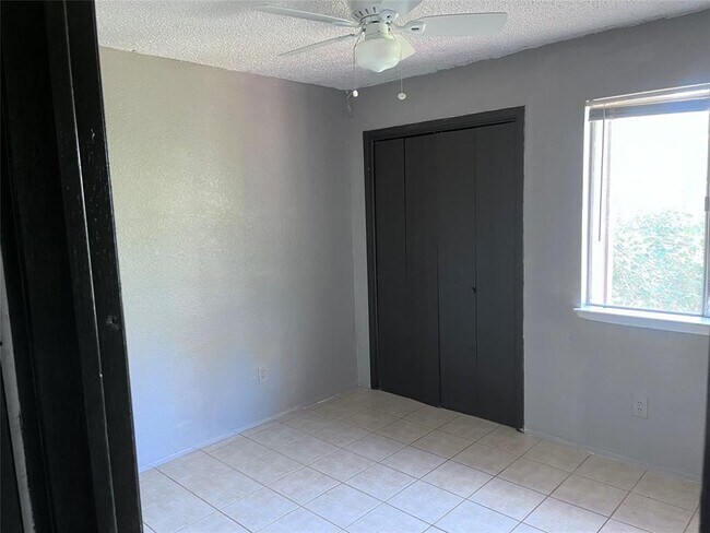 Building Photo - 4910 Pepper Ln