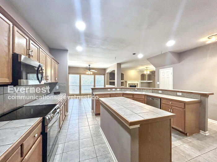 Building Photo - 2422 Cadara Woods