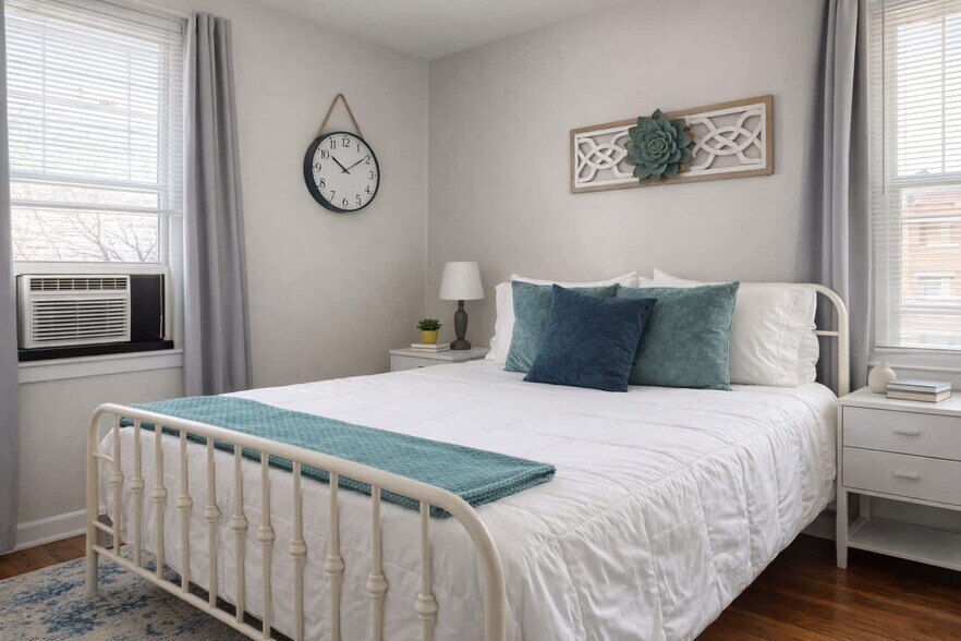 Building Photo - 905 Hill St