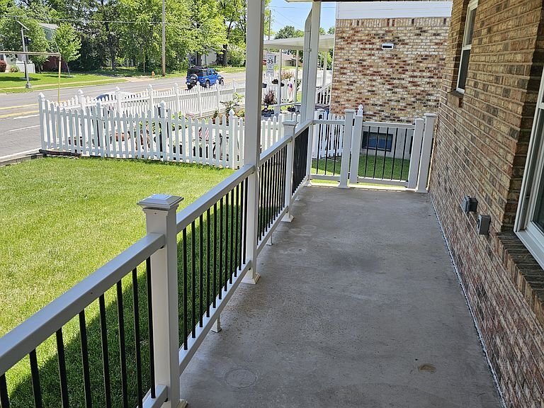 Building Photo - 8703 Fatima Dr