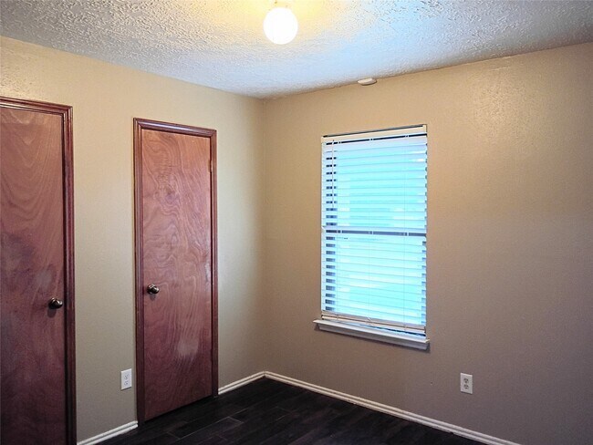 Building Photo - 21406 Golden Dove Dr