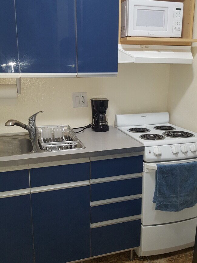 Counter top and Stove - 4600 University Center Dr