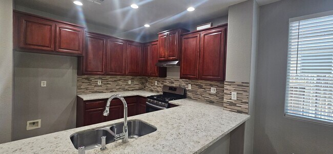 Building Photo - 5796 Bridgecross Dr