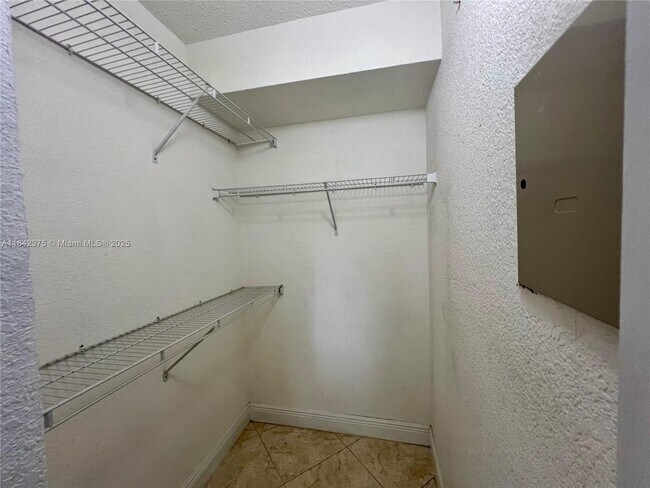 Building Photo - 445 SW 11th St