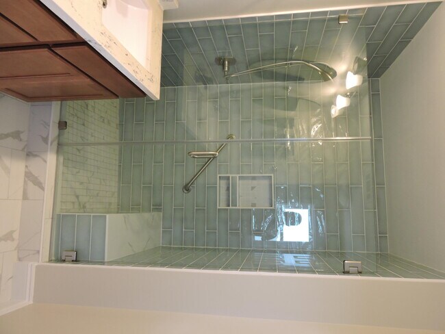 Building Photo - 125 Louise Dr