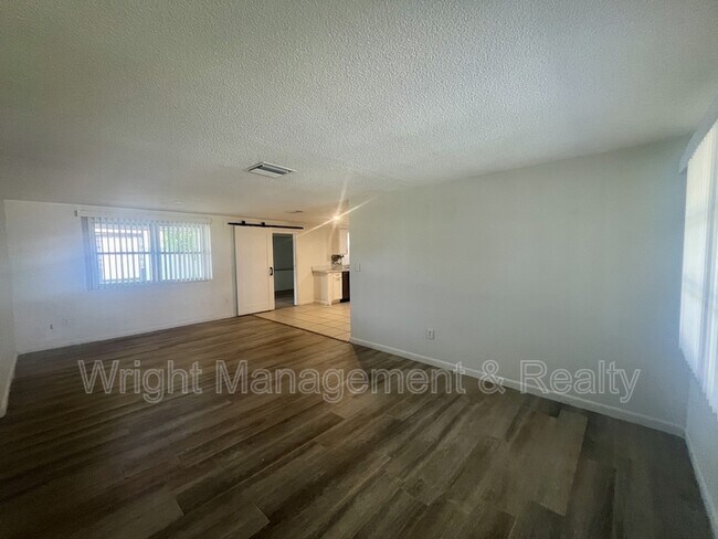Building Photo - 3716 Cedarwood Dr