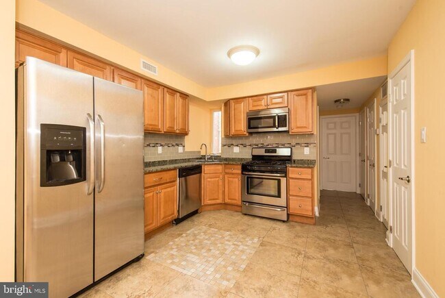 Building Photo - 246 S 22nd St