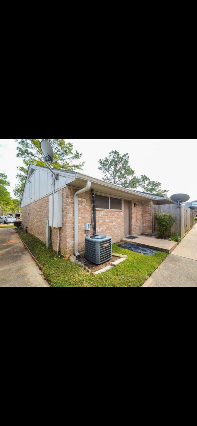 Back - 1108 W Tri Oaks Ln