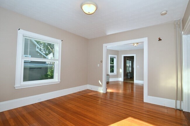 Building Photo - 392 Reedsdale Rd