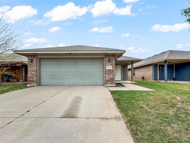 Building Photo - 1729 Everglade Ct