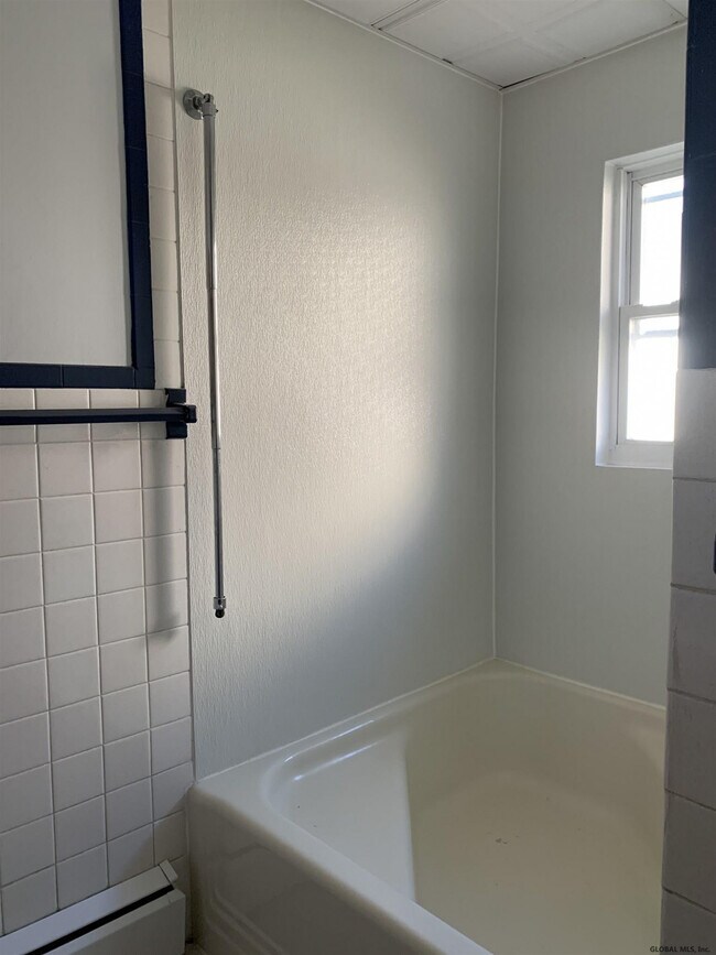 Building Photo - 2 Kimberly St