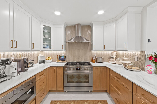 Building Photo - 17-11 Berdan Ave