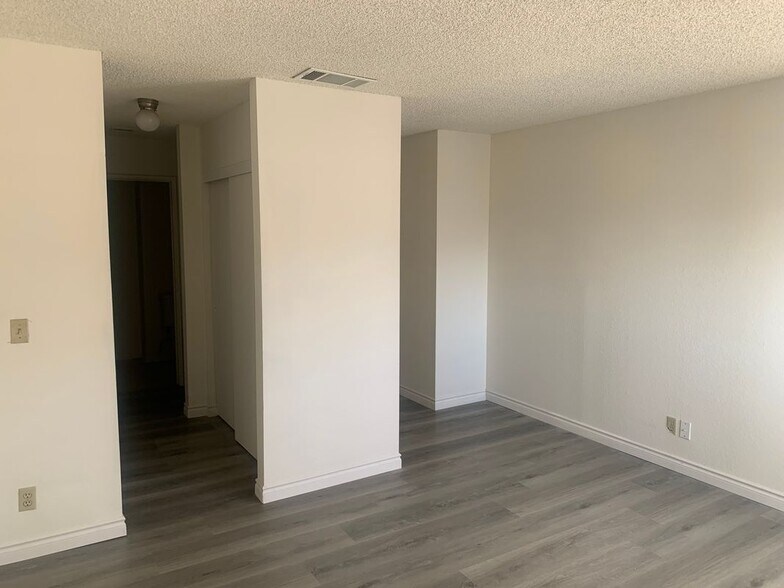 Building Photo - 16590 Terrace Ln