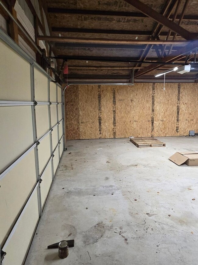 Building Photo - 2 Bedroom 1 Bath Rancher Close to Deer Park