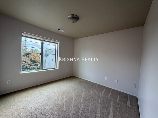 Building Photo - 15561 SW Stone Ridge Cir