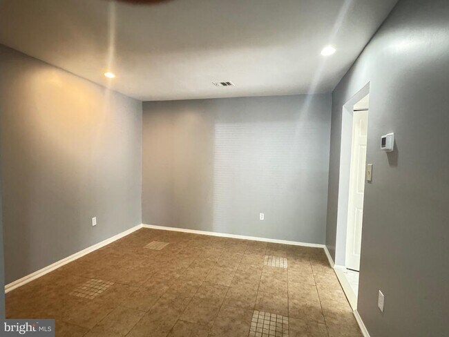 Building Photo - 7233 Mill Creek Ct