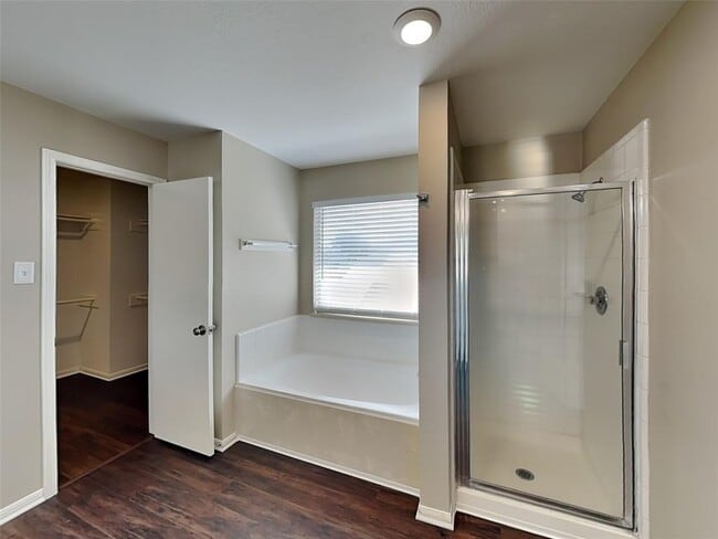 Building Photo - 16118 April Ridge Dr