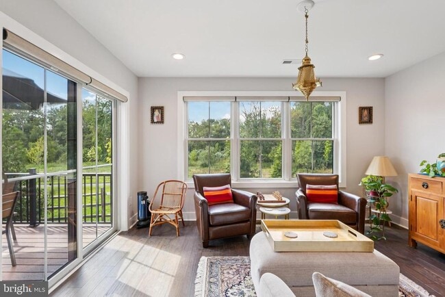 Building Photo - 45 Riverwalk