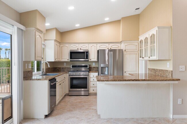 Building Photo - 44030 Mariposa Ct