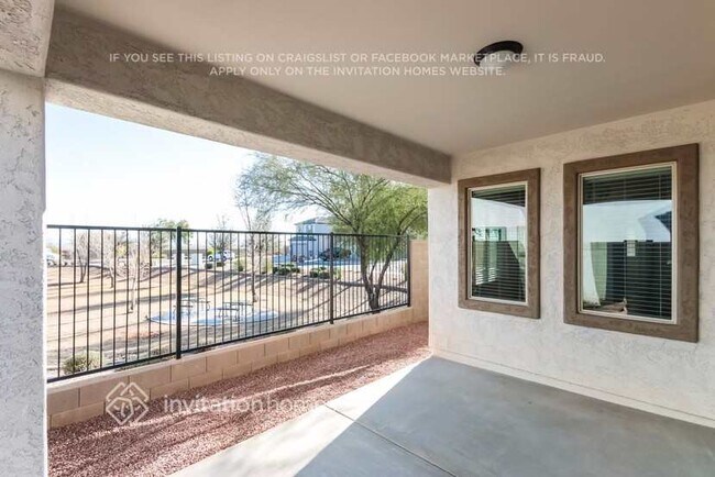 Building Photo - 1290 E Palomino Way