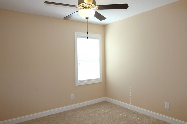 Building Photo - 120 Chandler Dr