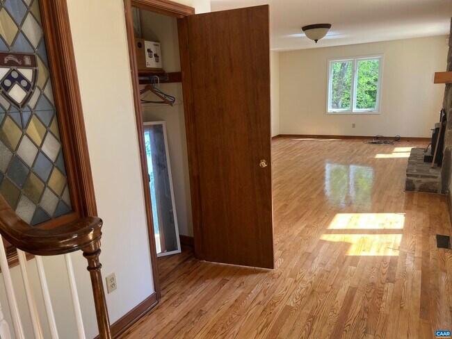 Building Photo - 14150 James River Rd