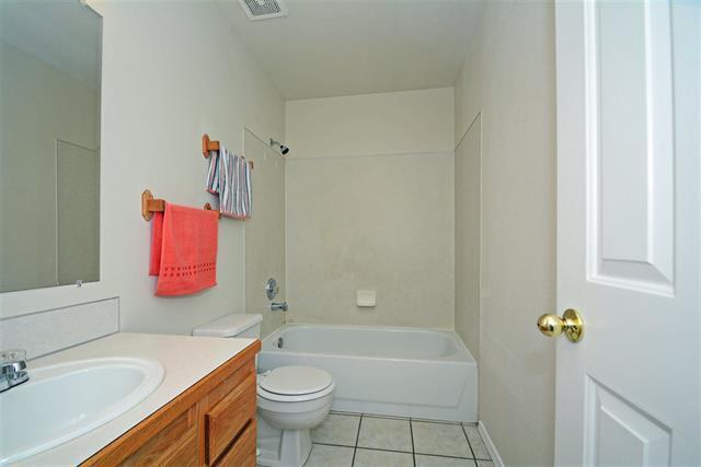 Building Photo - Updated Nampa home just minutes from I-84