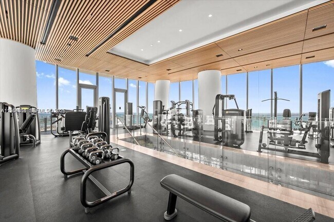 Building Photo - 300 Biscayne Blvd Way