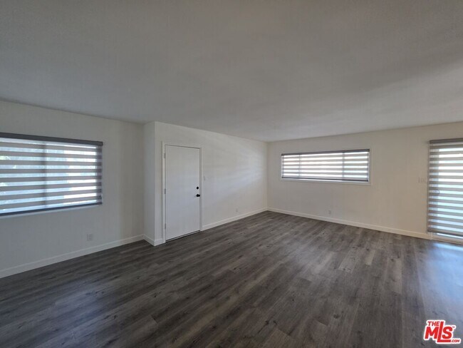 Building Photo - 10734 Palms Blvd