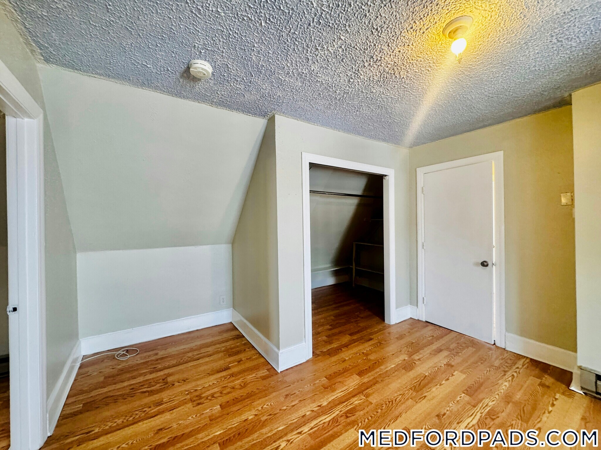 Building Photo - 569 Main St