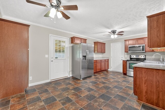 Building Photo - 2504 Angelyn Dr