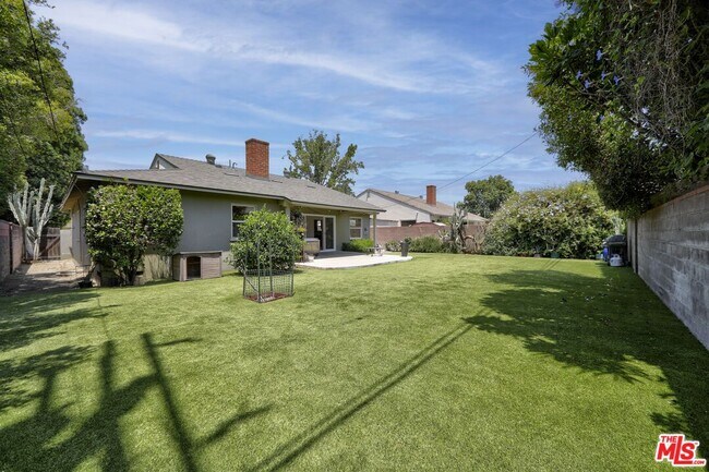 Building Photo - 6044 Varna Ave