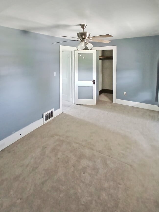 Building Photo - 1334 Oak Grove Ave
