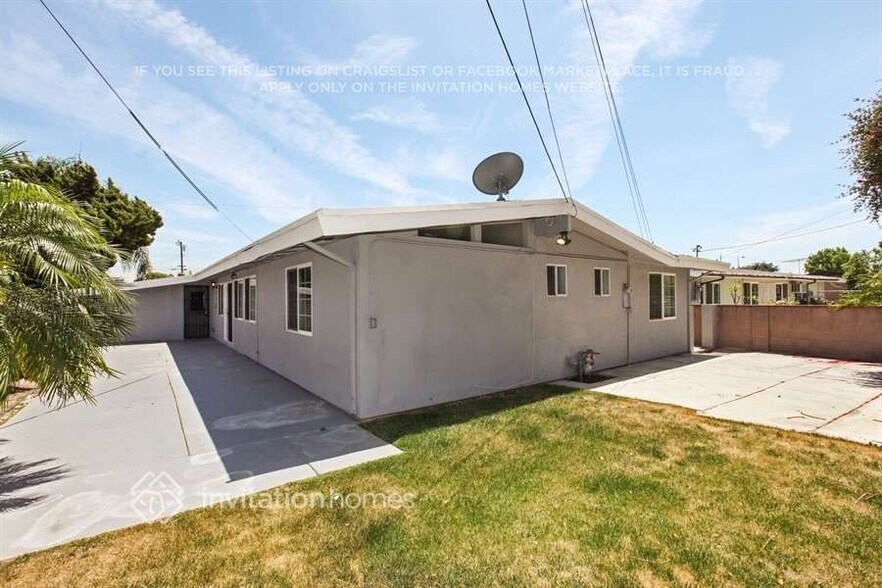 Building Photo - 8421 Flallon Ave