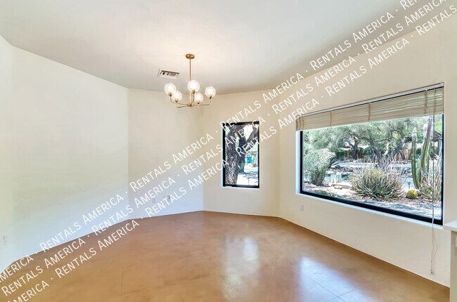 Building Photo - Gorgeous Catalina Home!